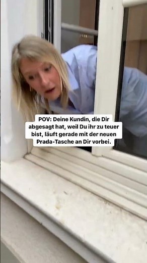 POV: Deine Kundin, der Du zu teuer warst, läuft mit der neusten Prada-Tasche an Dir vorbei