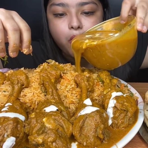 ASMR: EATING SPICY CHICKEN CURRY🔥 BASMATI RICE || #shorts #mukbangn#asmreating #mukbangasmr #asmr
