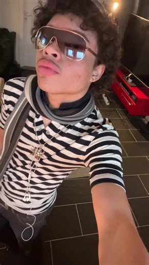 Eat, sleep, game, REPEAT! #godmorg #trex #grippers #peaceandlove #09