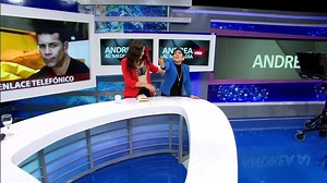 En un programa en vivo puede suceder cualquier cosa... Hace rato que la maestra @ceciliabarraza_oficial miraba con codicia la mesa de conducción, así que listo, decidió lanzarse y usarla de tobogán, a ella, evidentemente, se le permite todo... 😂😜 #AndreaAlMediodía | Andrea Llosa - Oficial