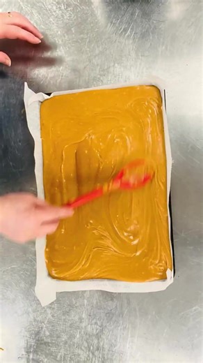 Ever wondered how our handmade fudge comes to life? 👀 Here’s your bird’s-eye view of the magic – from pan to perfection, all in a day’s work. 👇 Tag someone who needs to see how real Scottish fudge is made. #TimeLapse #FudgeMaking #ScottishFudge #BehindTheScenes #Fudge #SmallBatchGoodness #OchilFudge #HandmadeWithLove #Foodie #SweetTreats