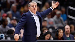 Why Geno Auriemma ripped Dawn Staley, refs in NSFW mid-game interview vs. South Carolina