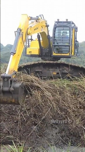 Pindad 200 vs Pindad 140 Forester! 🚜💨 #excavator