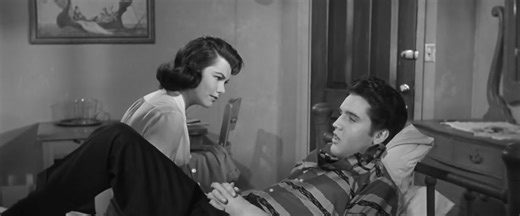 FILM/ LE ROCK DU BAGNE/1957/ELVIS PRESLEY💋Condamné au bagne pour homicide involontaire, Vince Everett se lie en prison avec Hank Houghton, un ancien chanteur de country déchu, qui lui enseigne la guitare. | Claire De Lune
