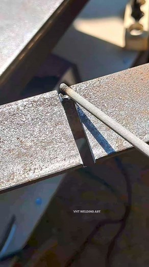 421K views · 2.1K reactions | secrets of welding thin metal gaps for beginners #welding #fabrication #diy #weldingthinmetal #metalwork | VHT welding art | Facebook