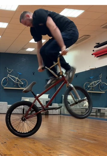 Trick : Decade 🫨 Rider : Benoit | how to ride a bike