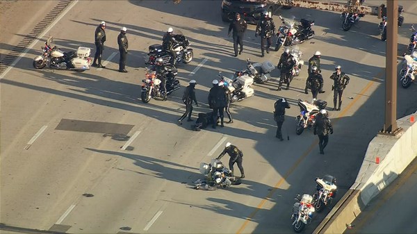 2 motorcycle cops injured in crash during procession on I-95 near Penn's Landing