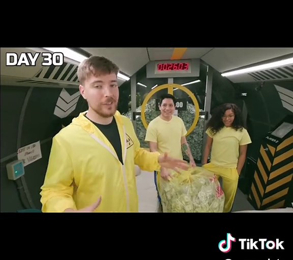 Thử Thách Sống Sót 100 Ngày Trong Hầm Trú Ẩn P2