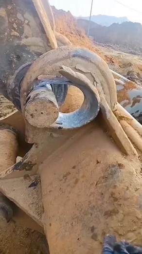 2M views · 8.2K reactions | #excavator #grader #bachoe #truck #dozer #dumptruck #operator #mechanic #construction #mining #quarry #logging #caterpillar #bucyrus #terex #bobcat #liebherr #johndeere #newholland #mitsubishi #komatsu #kobelco #hitachi #sumitomo #doosan #hyundai #sany #xcmg #shantui #liugong #zoomlion #volvo #jcb | Alat Berat Manado | Facebook