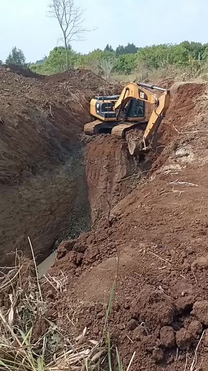 Caterpillar Excavator in Action: Digging and Moving Earth