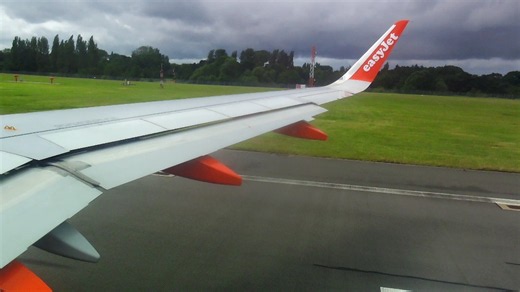 易捷航空U27702BHX→LIS起飞降落实录