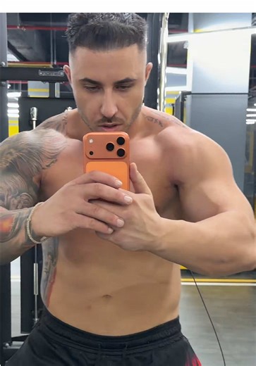 Videoclipuri postate de MihaiMV (@mihaimvs) cu Destinations - Gesaffelstein