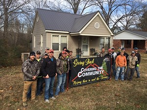Reeds Metals gives family new roof - WBBJ TV