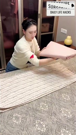 Folding Hacks For Packing 23 #foldinghacks #dailyhacks #clothing #clothes