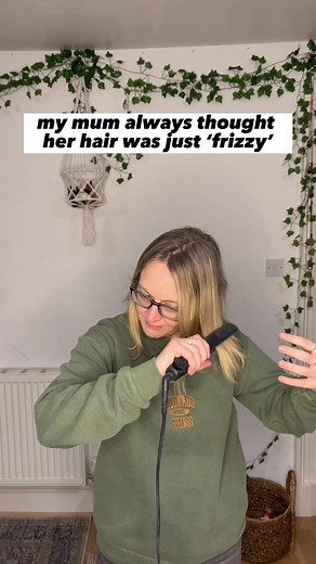 styling my mum’s wavy hair 🥹 she’s always thought her hair was ‘just frizzy’ but I’m here to prove her wrong! 👉 if you’re like my mum was, and are straightening your hair daily to get rid of the ‘frizz’, this is your sign to ditch the straighteners and try a curly hair routine products used: 🏆 @curlsmith_official essential moisture shampoo conditioner 🏆 @curlsmith_official moisture memory reactivator 🏆 @curlsmith_official ✨NEW✨ effortless waves spray the styling routine: 📣 once my mum’s ha