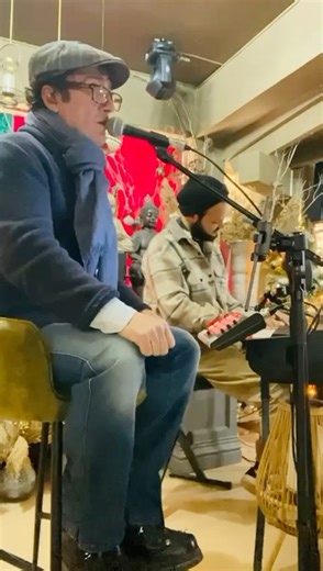 Soul On Sunday… Christmas edition. Here's a little seasonal moment with Mo Brandis as we revisit one of the great Christmas classics. A simple duet to get you in the mood for the big day. Is there any other Xmas song you're NOT sick of hearing yet?🤣 #ConnerReeves #SoulOnSunday #SilentNight #TenThousandDays #SoulMusic | Conner Reeves