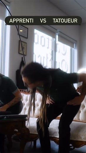 Je voulais partager cette réflexion que j'ai eu dernièrement en voyant certains de mes premiers tatouages. Je me suis rappellé que l'un d'entre eux m'avait pris plus de 15h et j'ai réalisé qu'aujourd'hui je pourrais faire beaucoup plus beau en moins de 5h. Souvent, aller vers des professionnels nous fait sauver du temps et de l'argent au passage (malgré que les taux horaire soit généralement plus élevés)! Les chiffres sur cette vidéo sont fictifs en guise d'exemple et ne représente pas ma tarifi