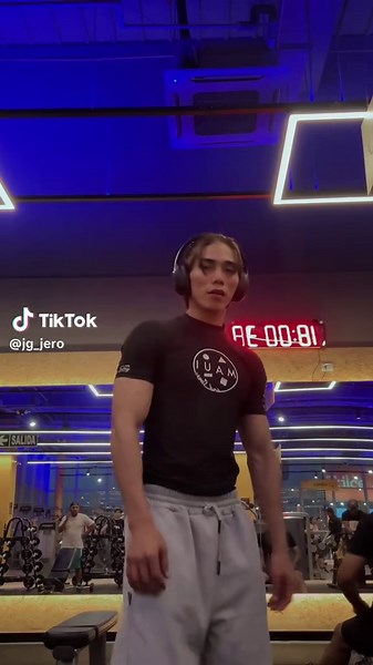 Niña se Avergüenza de su Madre Parte 3