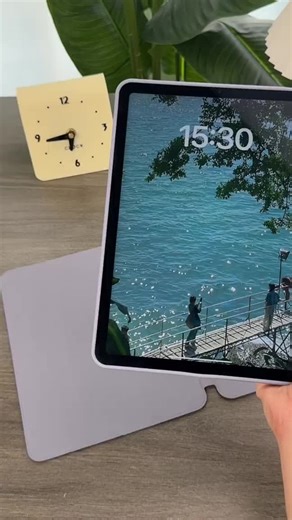 Triangular Folding: The Perfect iPad Case Solution