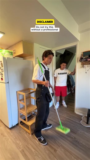 Resource guarding gets stronger when the dog learns that growling, snapping, or biting makes people back away. In this session, we’re using a safe setup to teach him that not growling/showing your teeth makes the stick go away   you get a reward. #dogtraining #dogtrainer #dogs #dogtrainingtips #dogobedience
