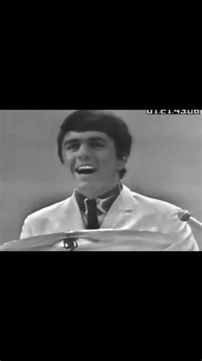 Because by The Dave Clark Five...🎧 Watch full this song: https://goldenclassics.dohimusic96.com/because-by-the-dave-clark-five/?utm_source=facebook&utm_medium=hreel&utm_campaign=bestgoldenclassics | Best Golden Classics