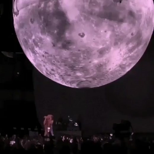 SHE SUNG MOONLIGHT #thankunext #thankunextspritz #arianagrande #foryou #fyp #foryoupage #sweetenertour #swt #swtdallas #sweetener #concert #moonlight