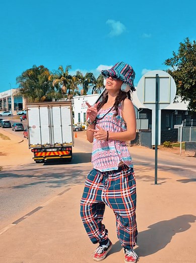 Friday Vibing Freestyle Dance: Pure Vibes on Repeat