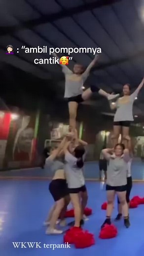 Patricia Cheerleader Meme: Ambil Pom Pomnya Cantik!