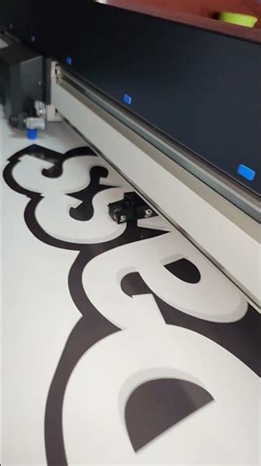 cutting a laminated 33inch decal with graphtec