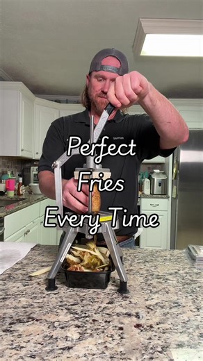 This heavy-duty vegetable chopper quickly cuts potatoes, fruits, and vegetables with even slices. Perfect for making fries and speeding up meal prep. #TikTokShopCreatorPicks #mealprepping #homemadefries #cookingtools #kitchengadgets @VEVOR Automotive Store