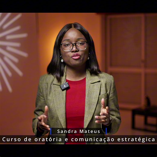 Falar bem não é talento. É treino. E a maioria dos profissionais nunca foi treinada. Se tens conhecimento e experiência, mas sentes que ainda não comunicas com a clareza e a autoridade que o teu nível exige, este programa foi feito para ti. O Curso de Oratória foi desenhado para quem fala em reuniões, apresentações e contextos institucionais e precisa de estrutura, presença e controlo na fala. Aqui não trabalhamos motivação. Trabalhamos com estratégias e treino aplicado. Durante todo o mês de fe