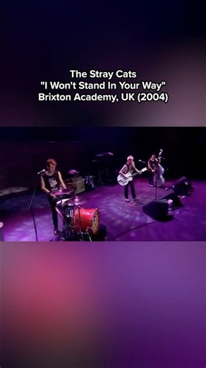 A performance of "I Won't Stand in Your Way," during the band's 2004 reunion concerts across Europe.