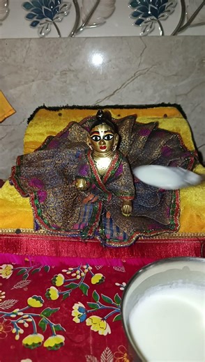 तुम ही संभालने आओगे 🙏🙏#trendingshorts #laddu #viral #radhekrishnaa #thakurji #shyam #youtubeshorts