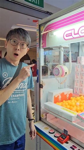 $100 Claw Machine Challenge Part 1 at Virtualand NEX #clawmachine #singapore #UFOキャッチャー #fail #thebubbleteacouple #arcade #singapore #labubu | The Bubble Tea Couple