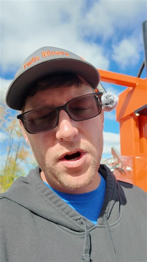 ⚡ The Thin Wedge Advantage — Eastonmade Axis Wood Splitter When it comes to splitting firewood, sometimes less really is more. The thin wedge design on the Eastonmade Axis is proof of that. With less girth, the wedge slices through wood with less tonnage — meaning you get the same splitting power with less effort. On top of that, the slim profile helps control the wood after it’s split, keeping things safer, cleaner, and more efficient. Why force it when you can finesse it? 😉 Key Advantages: ✅ 