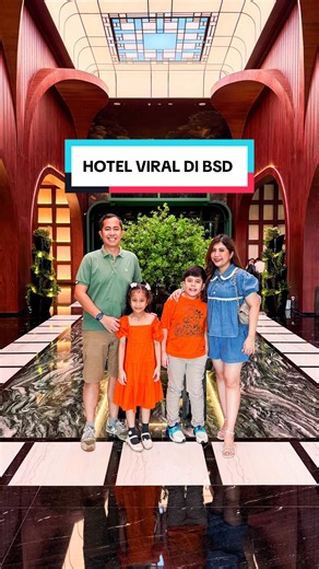 Staycation di Novotel Tangerang BSD City ternyata nyaman banget buat quality time bareng keluarga 🥰 Lokasinya strategis, dekat AEON Mall BSD City dan Indonesia Convention Exhibition BSD. Fasilitasnya lengkap, mulai dari Hanging Garden Pool, The Secret Library, sampai Olive & Oak Kids Corner yang cocok buat family staycation di BSD. Yuuk ajakin keluarga staycation ❤️ #novotelbsd #staycation #family #hotel #liburan