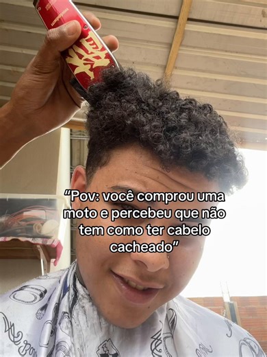 Como usar cabelo cacheado enquanto anda de moto
