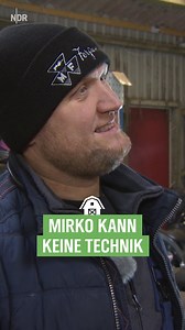 Mirko in seinem Elemtent 😂 Mit wem schraubst Du am liebsten rum? ☺️🚜 Eine neue Folge von Mirko findet ihr auf unserem YouTube-Kanal! ☺️ ___________________________ #Traktor #Mirko #Schrauben #Rumschrauben #Reparatur #Land #Landleben #LebenAufDemLand #NDRaufmLand #NDR | NDR auf'm Land