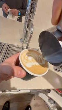 Snail latte art for literally no reason 🐌