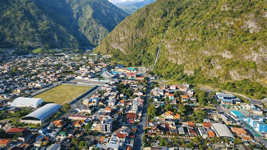 The beautiful valley town of Baños de Agua Santa