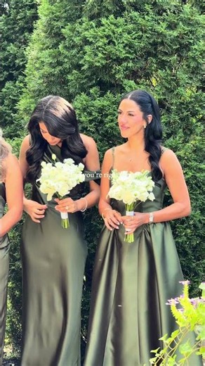 This trend but with your best friends on your wedding day🤍 #weddingtok #weddinginspo #bridalinspo