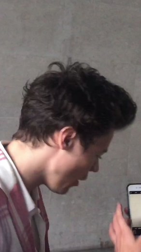 More #unseen #HarryStyles from 2017. Yes, the queen blanked me twice. #onedirection #cameraroll #1D #camerarolldump #fineline