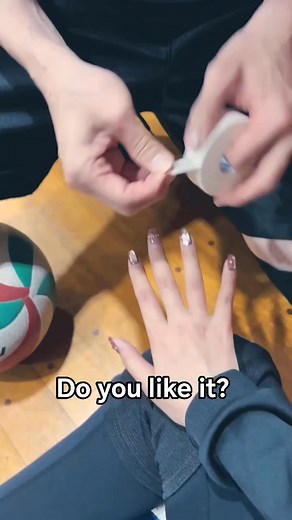 2.1M views · 31K reactions | How to safe your fingers #volleyball #fblifestyle #volley #volleyballplayer #volleyballworld | Volleyball Training tips and tricks | Facebook