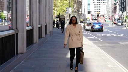 Ex '5 News' presenter arrives for unfair dismissal tribuna