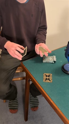 How to do the spin card move #cardistry #tutorials | Card Baby