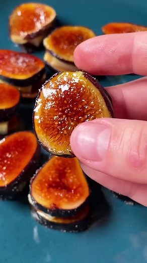 7.2M views · 10K reactions | BRÛLÉED FIG GRUYÈRE BITES using...