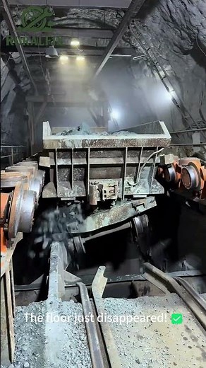 🤯 This Bottom-Dump Cart is Pure Magic! #oddlysatisfying #engineering #gadget