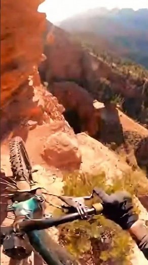 MTB 🚵‍♂️ Mountain Biker Loses Control on Steep Slope 🚵‍♂️ Extreme Downhill Bike Crash Fail Moments 🚨