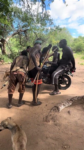 When Strangers Enter: Hadzabe Men React in the Wild Forest