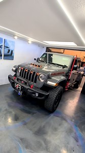 Instalamos una pantalla Android China con CarPlay y Android Auto inalámbricos; y ventilas de clima con luces ambientales en este Jeep JT MOJAVE 2023. Costo total de la actualización 96,000.00 pesos mexicanos. Aparta tu pantalla para Jeep al siguiente número: 52 55 2766 8685 . . . #CarPlay #AndroidAuto #JeepWrangler #WranglerLife #OffRoadTech #JeepMods #jeepgladiator #jeepmojave #TecnologíaAutomotriz #carplayinalambrico #pantallaandroid #lucesambientales #AutoUpgrade #jeepjt #jeepjl #WranglerJL #
